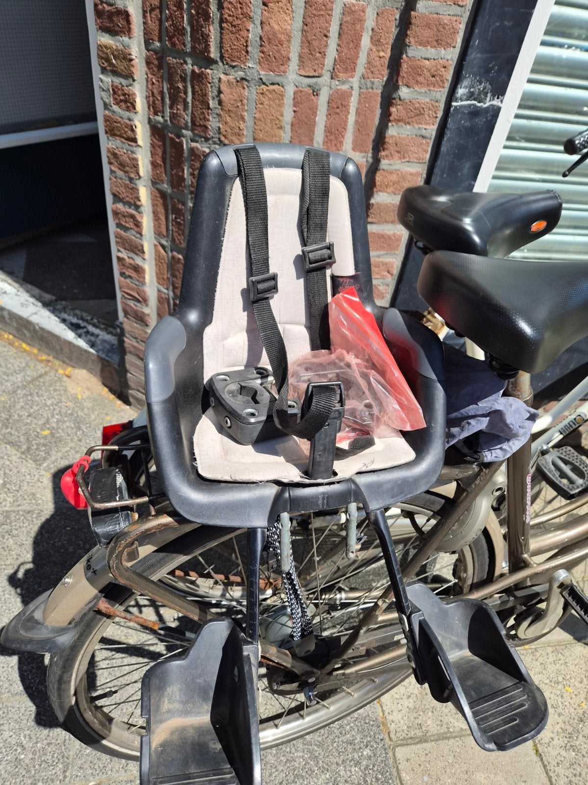 Bobike voorstoeltje voor meerdere fietsen tegelijk!, Ophalen, Bobike, Gebruikt, Voetsteuntjes