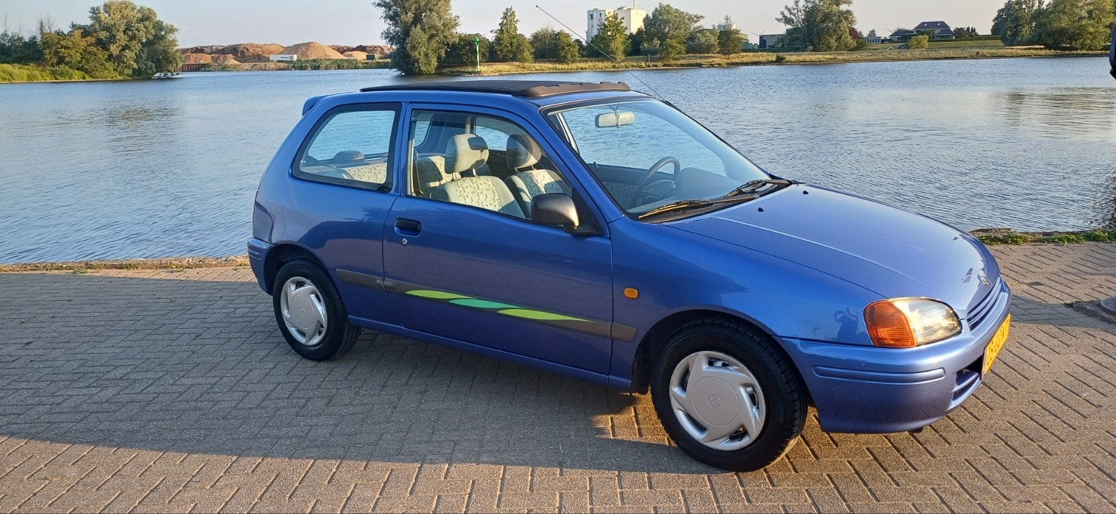 Toyota Starlet 1.3 16V AUT Cabriodak 1997 Blauw, Auto's, Toyota, Stof, Starlet, Grijs, Particulier