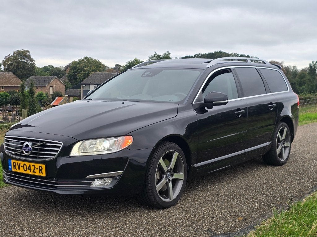 Volvo V70 2.4 D5 (215PK) Geartronic 2015 DEALER ONDERHOUDEN, Auto's, Automaat, Zwart, 197 €/maand, 2000 kg