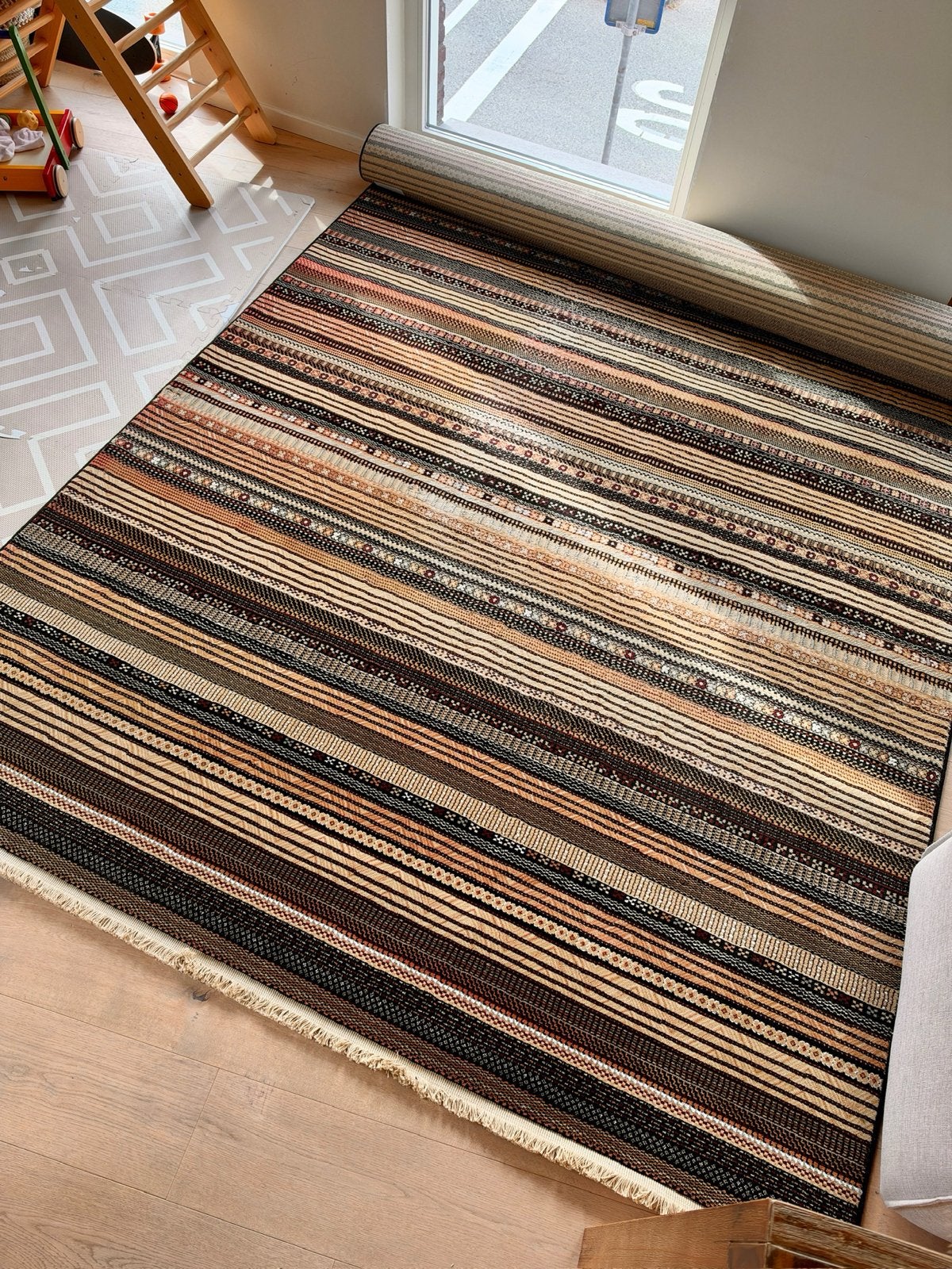 Vloerkleed van Zuiver - Nepal - 200x295 cm, Ophalen, 200 cm of meer, Zwart, Zo goed als nieuw
