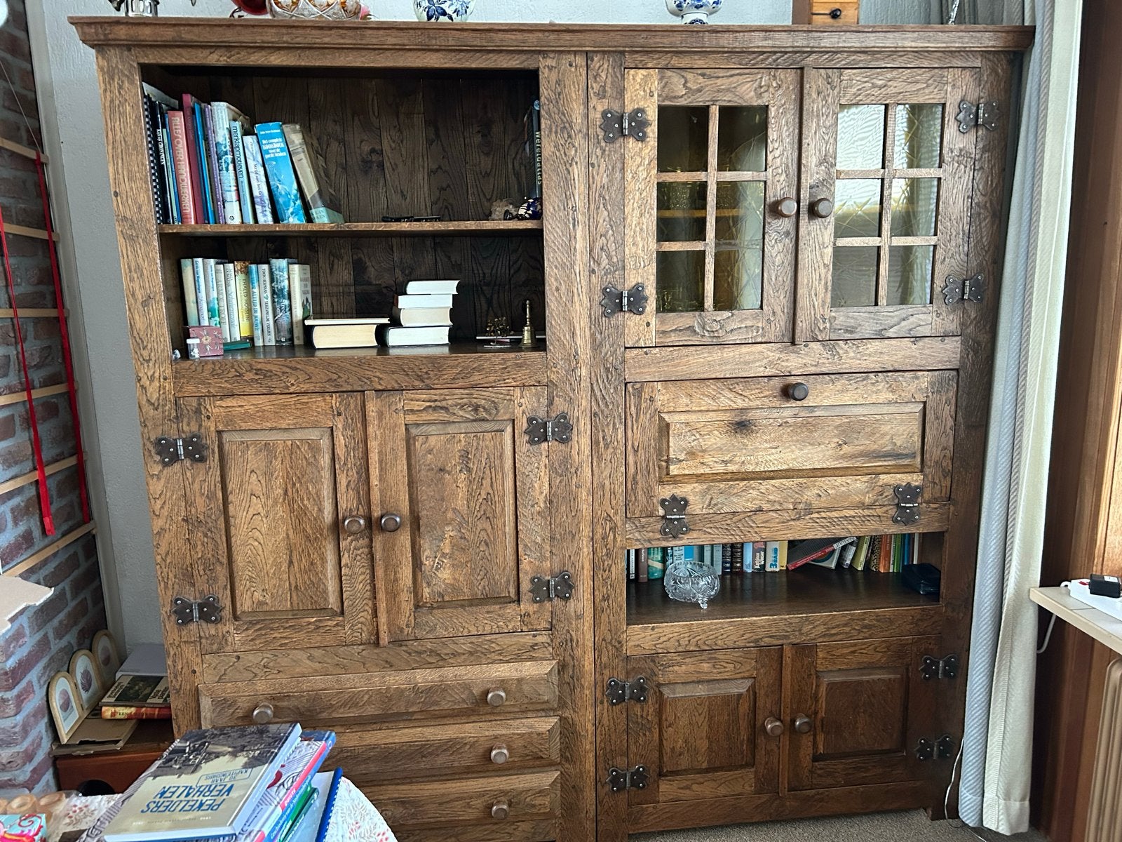 Massief Eikenhouten Boekenkast/Dressoir met Vitrine, Ophalen