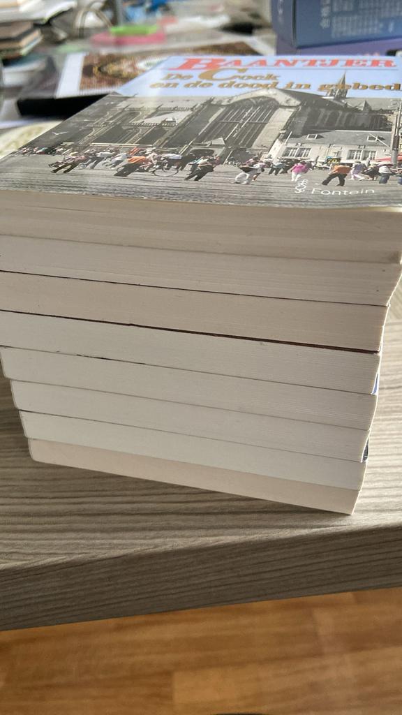 8 delen Baantjer boeken - De Cock en diverse zaken, Ophalen of Verzenden, Gelezen, Tv-bewerking