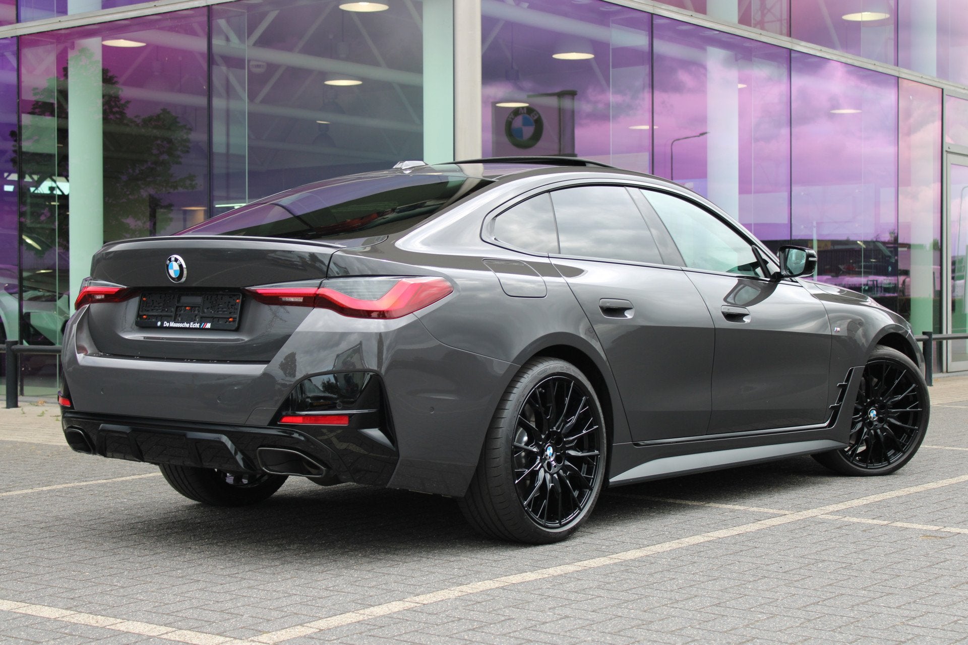 BMW 4 Serie Gran Coupé M440i xDrive High Executive Automaat, Auto's, Dealer onderhouden, 1800 kg, Met garantie (alle), Bedrijf