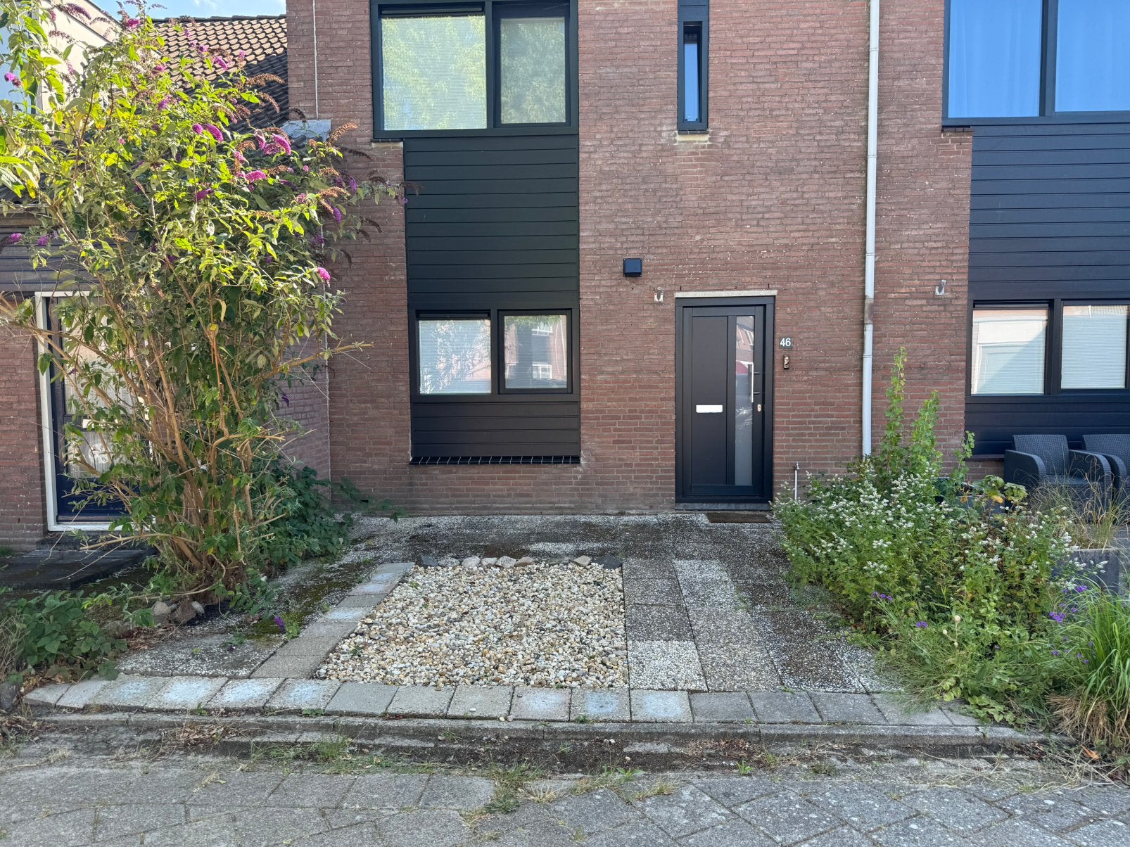 Gratis af te halen: tegels & grind, Ophalen