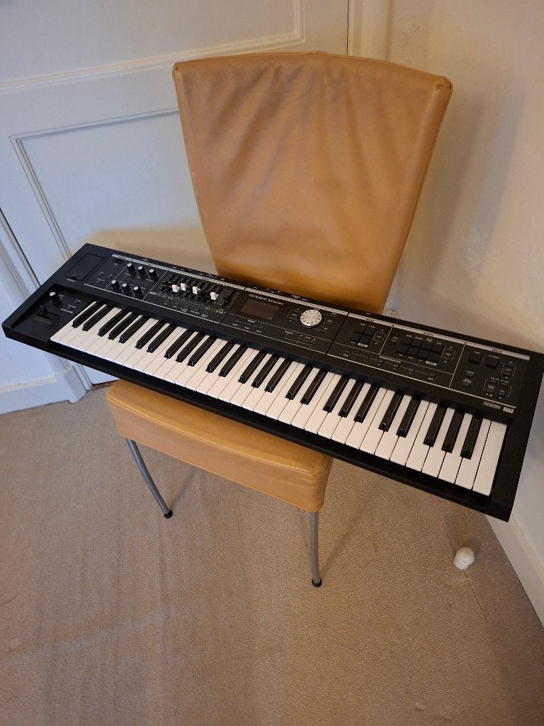 Roland VR-09 met pedaal, Ophalen of Verzenden, Zo goed als nieuw, 61 toetsen, Roland
