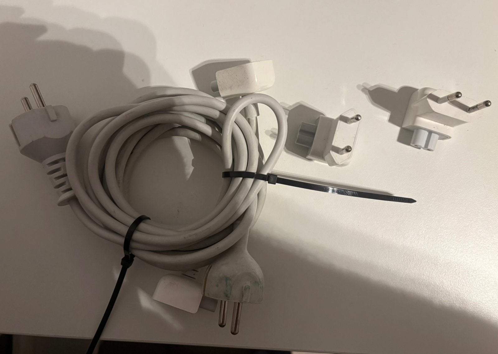 Verlengkabels 2x voor Apple macbook met stekkers, Computers en Software, Ophalen of Verzenden, Gebruikt, Onbekend