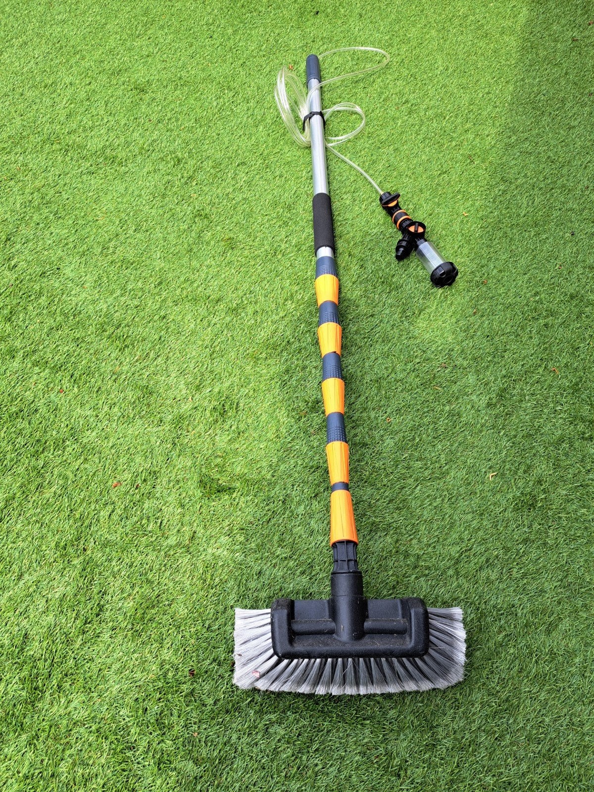 Gardena wasborstel met zeepdispenser., Ophalen, Zo goed als nieuw