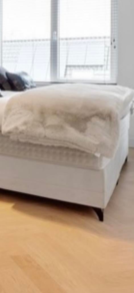 Plaid bont beige. Pinelake lodge, Huis en Inrichting, Woonaccessoires | Plaids en Woondekens, Ophalen, Zo goed als nieuw