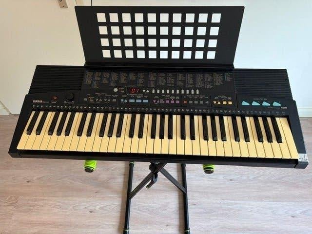 Yamaha PSR-310 Keyboard met nieuwe standaard, Ophalen of Verzenden, Gebruikt, 61 toetsen, Yamaha