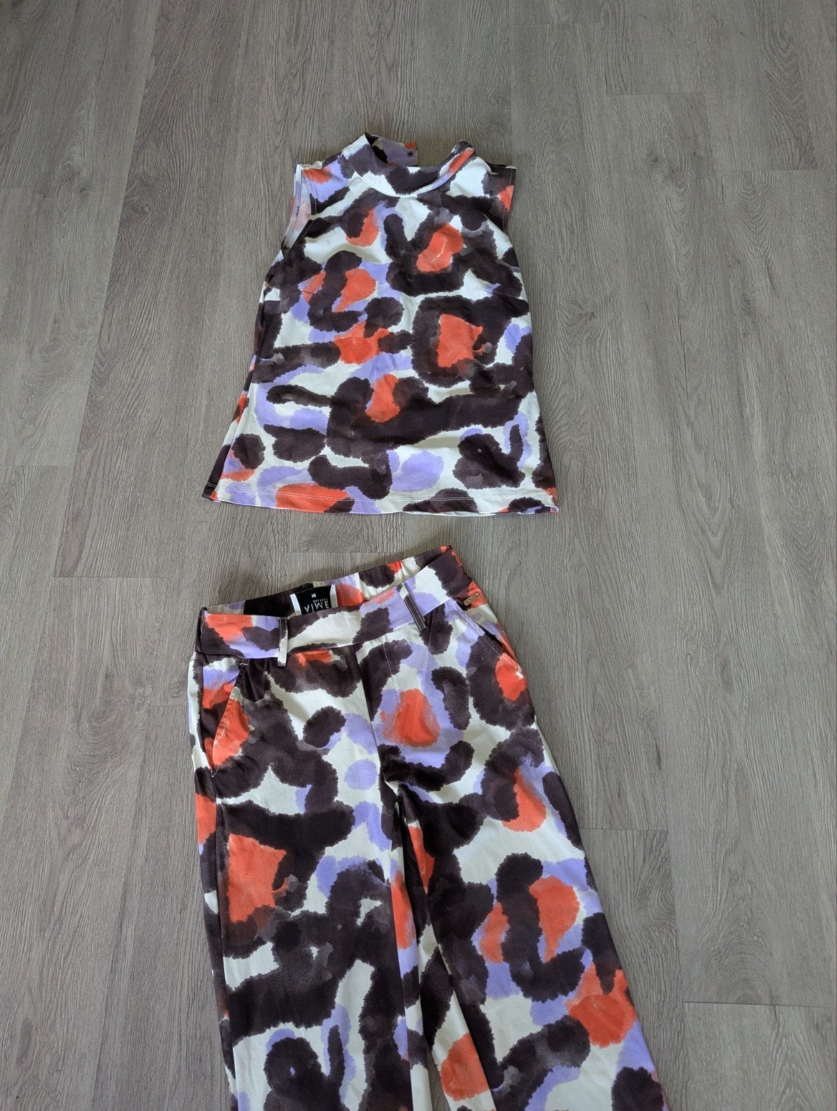 leuk travelstof pak. top met broek. aime the label, Kleding | Dames, Broeken en Pantalons, Ophalen of Verzenden, Zo goed als nieuw
