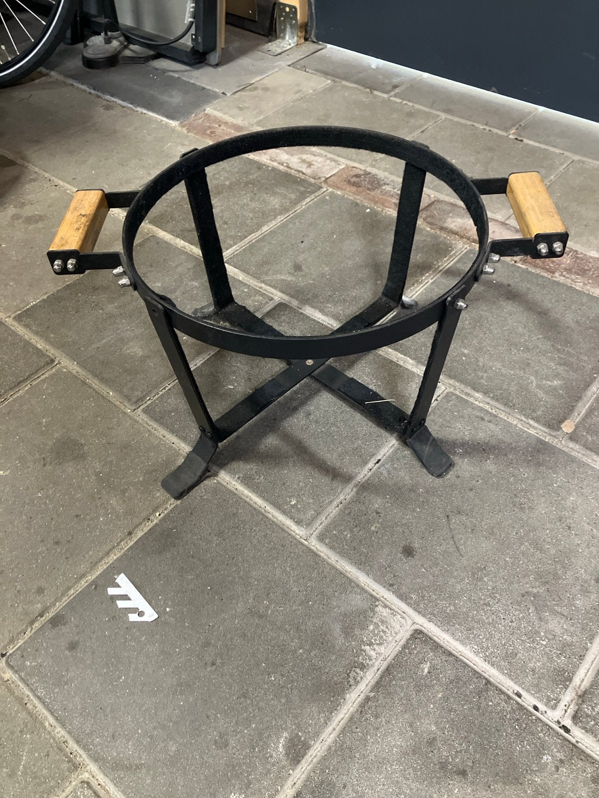 Onderstel voor 15 inch (33,5cm) Kamado BBQ, Ophalen, Gebruikt