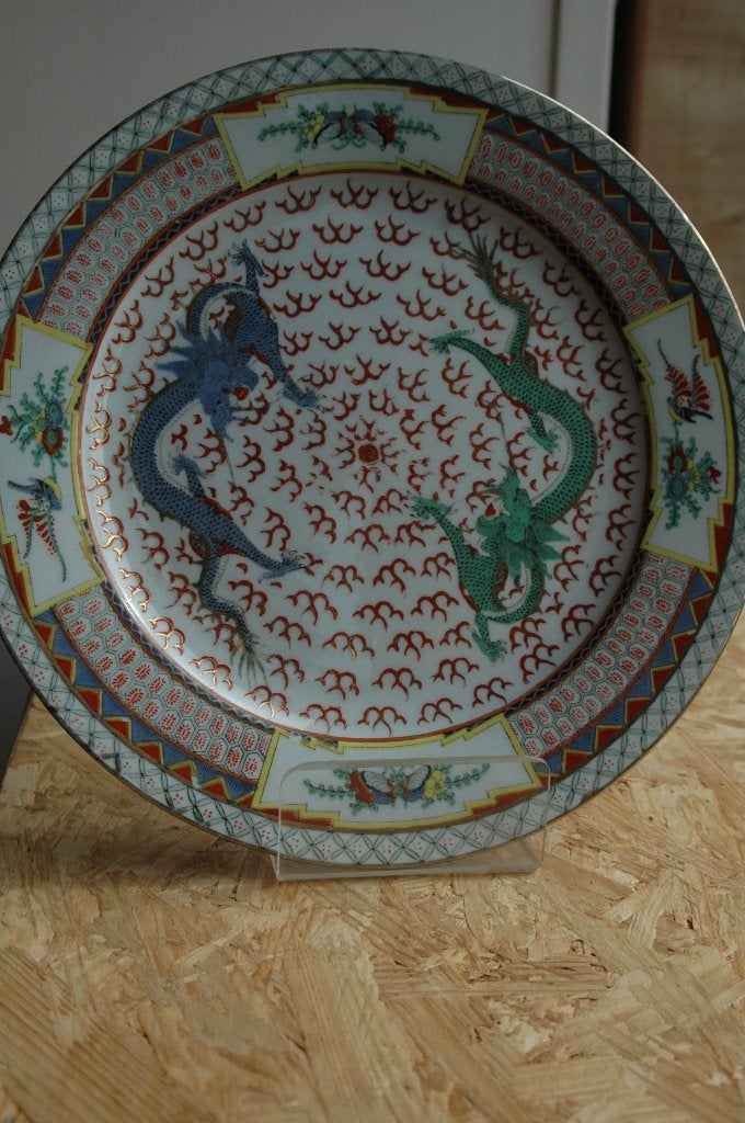 Decoratief Chinees bord met drakenmotief, Onbekend, Ophalen of Verzenden, Zo goed als nieuw, Bord of Schaal