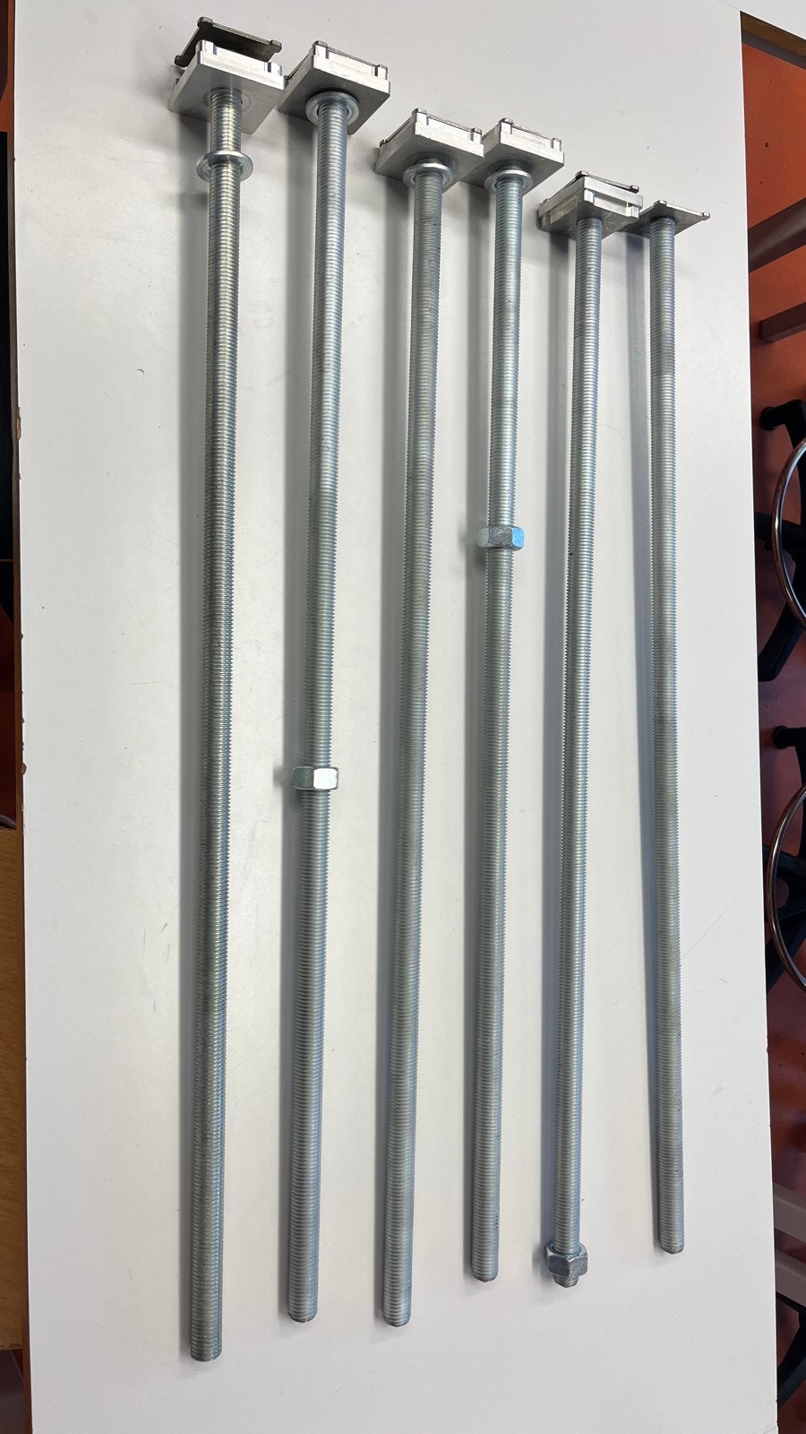 6 lange draadstangen M24 950mm met voetplaten, Ophalen, Gebruikt, 250 mm of meer, Bouten of Moeren
