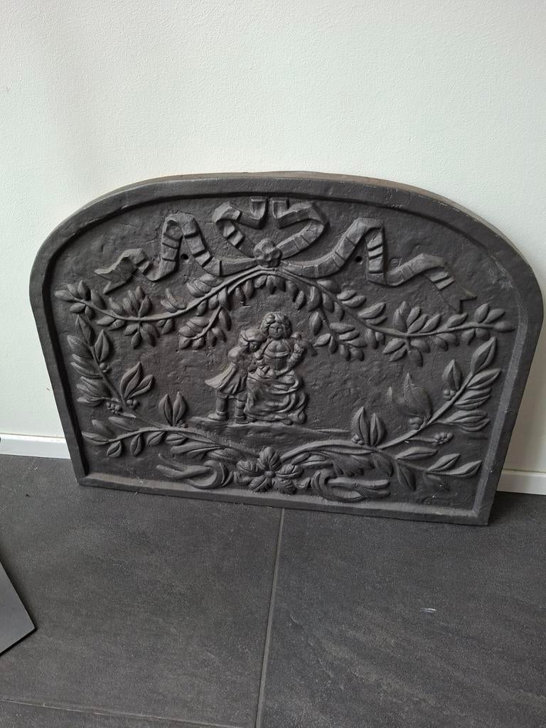Antieke gietijzeren haardplaat met romantische scène, Antiek en Kunst, Ophalen