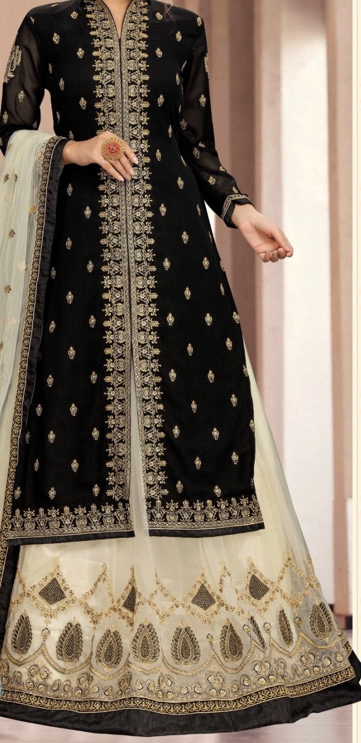 Kurta lehenga suit maat M zwart bewerkt steentjes en draad, Kleding | Dames, Gelegenheidskleding, Ophalen of Verzenden, Zo goed als nieuw