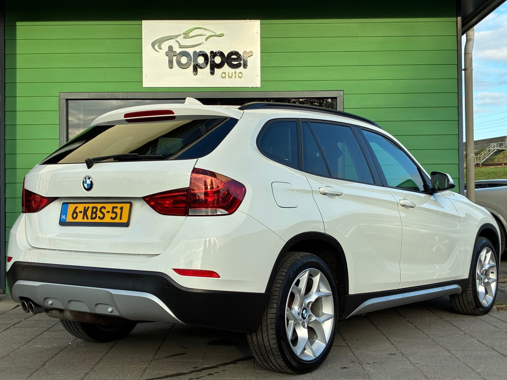 BMW X1 XDrive20i Upgrade Edition|D-ketting v.v.|Automaat|Nav, Gebruikt, Euro 6, 4 cilinders, 2000 kg
