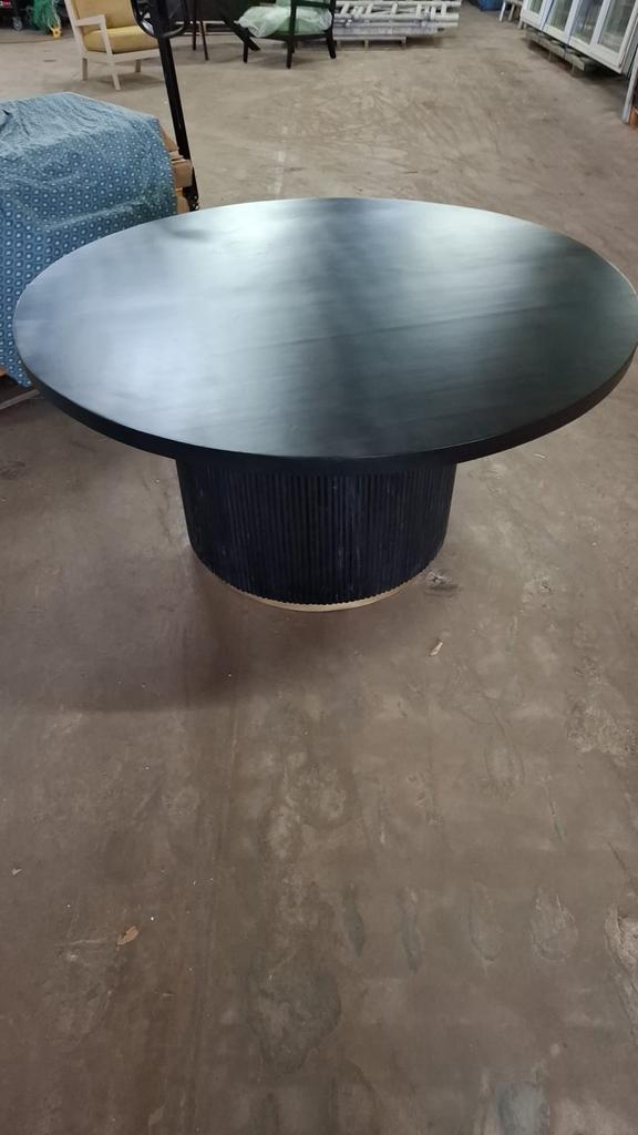 Zwarte mangohouten eettafel (150cm) en salontafel (80cm)