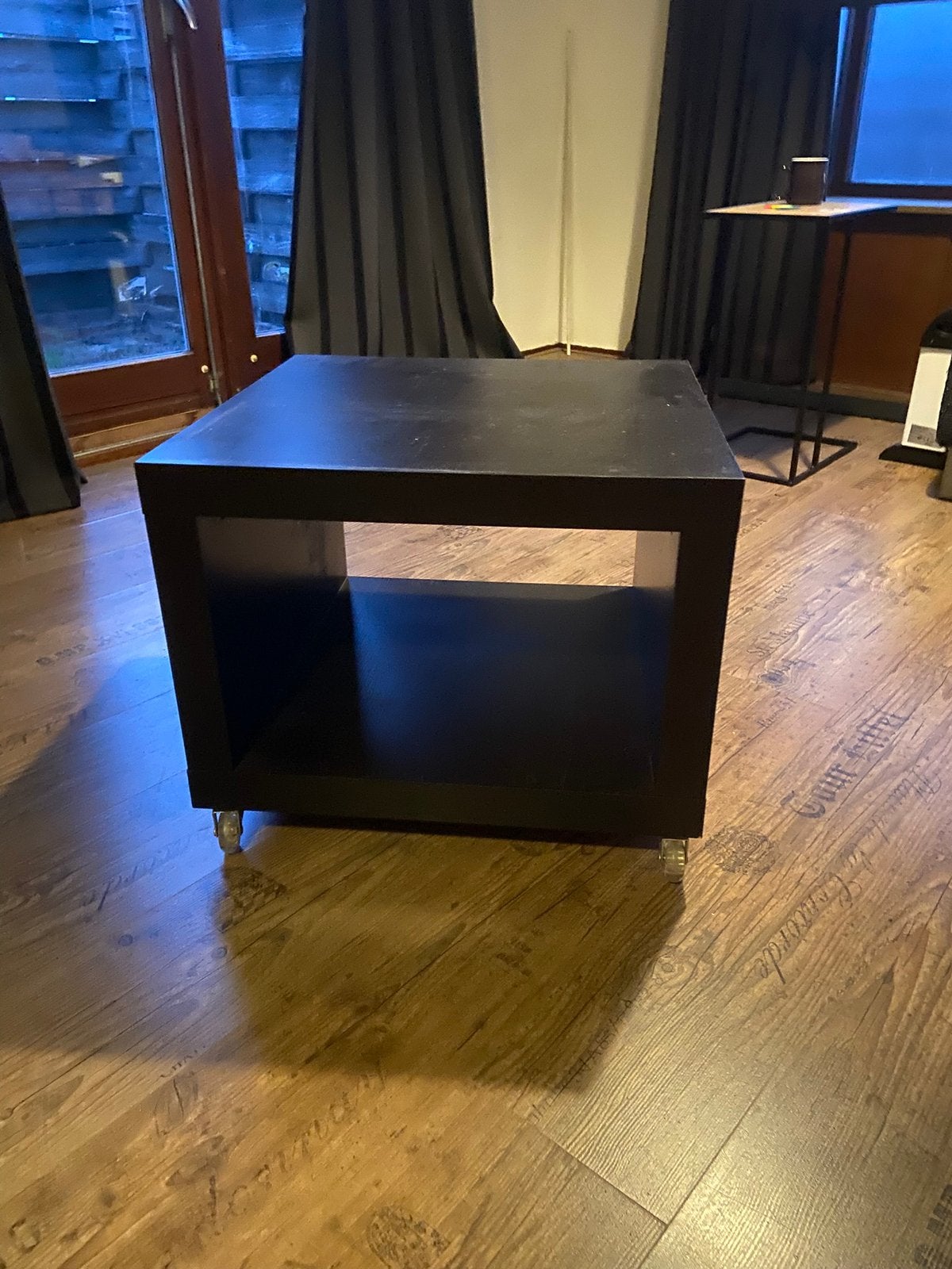 Zwart tafeltje op wieltjes, Ophalen, Gebruikt, Minder dan 45 cm, Minder dan 55 cm