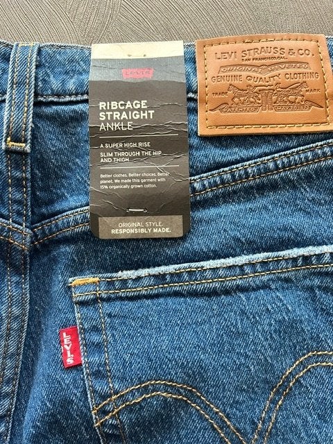 Twee nieuwe LEVI'S spijkerbroeken, Blauw, Nieuw, Ophalen of Verzenden, W28 - W29 (confectie 36)