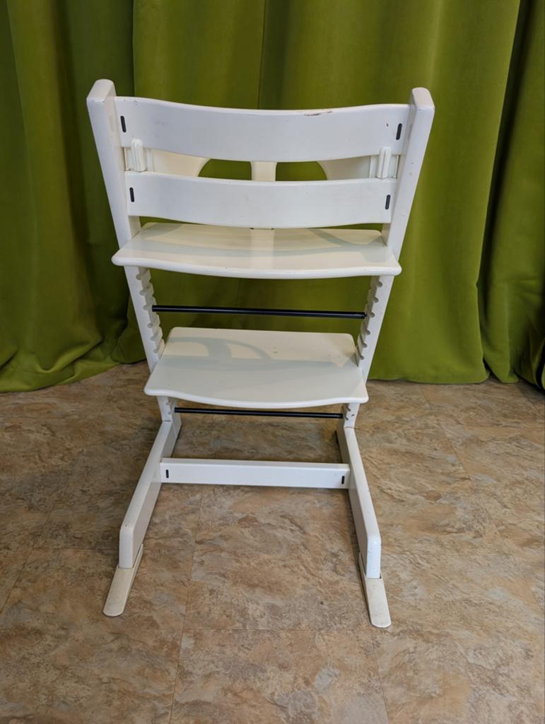 2x Stokke Tripp Trap kinderstoel wit/aquablauw + accessoires, Ophalen, Gebruikt, Meegroeistoel, Scheldestraat 55-57 1078 GG Amsterdam