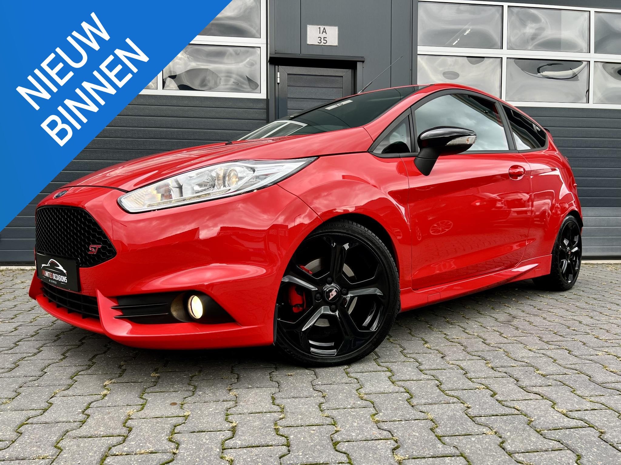 Ford Fiesta 1.6 ST2 *MILLTEK*EIBACH*RACE RED*225PK*DUMPVALVE, Voorwielaandrijving, 1596 cc, 1063 kg, Gebruikt