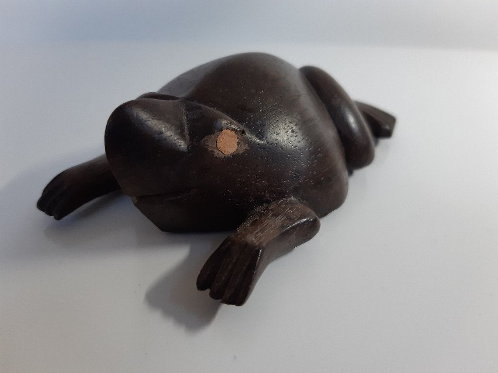 A366 Houten beeldje van een pad - amfibie, Verzamelen, Beelden en Beeldjes, Gebruikt, Dier, Ophalen of Verzenden