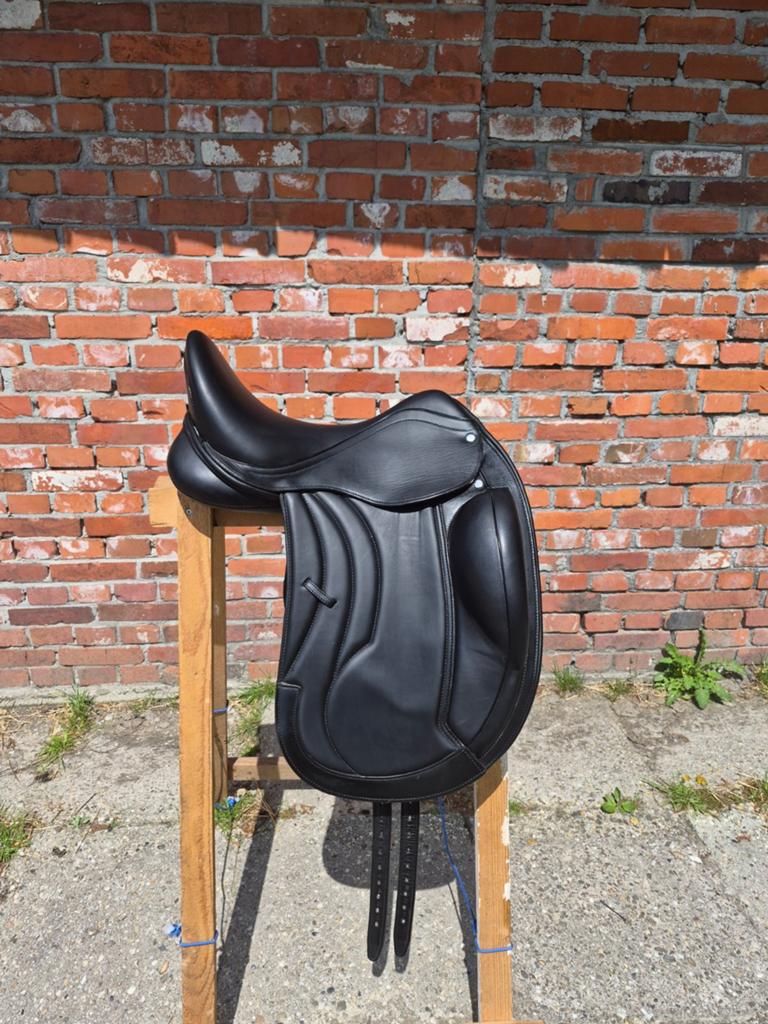 Mooi dressuurzadel 17,5 inch, Ophalen of Verzenden