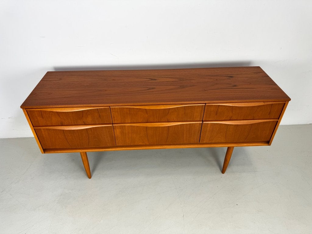 Vintage dressoir Austinsuite., Huis en Inrichting, Verzenden, Zo goed als nieuw, 25 tot 50 cm, 150 tot 200 cm