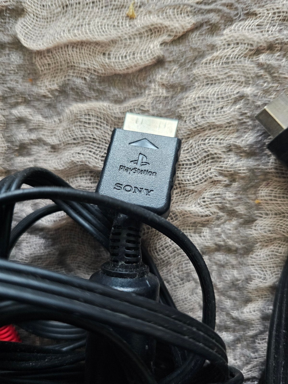 PlayStation AV-kabels (2 stuks), Spelcomputers en Games, Ophalen of Verzenden, Gebruikt, Voeding, Oplader of Kabel, PlayStation 1