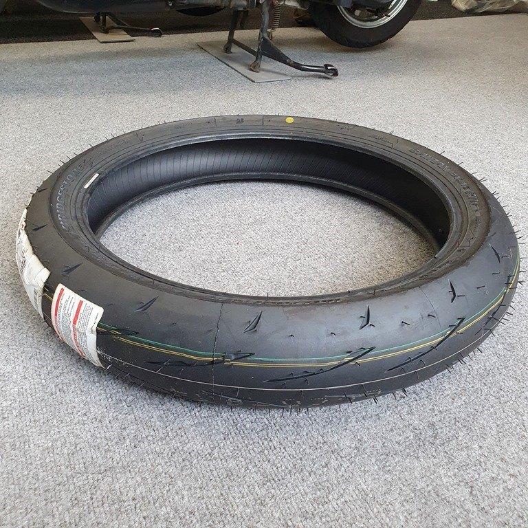 NIEUW Bridgestone Battlax R11 110/70xR17 M/C 54H 17' band, Ophalen of Verzenden, Nieuw