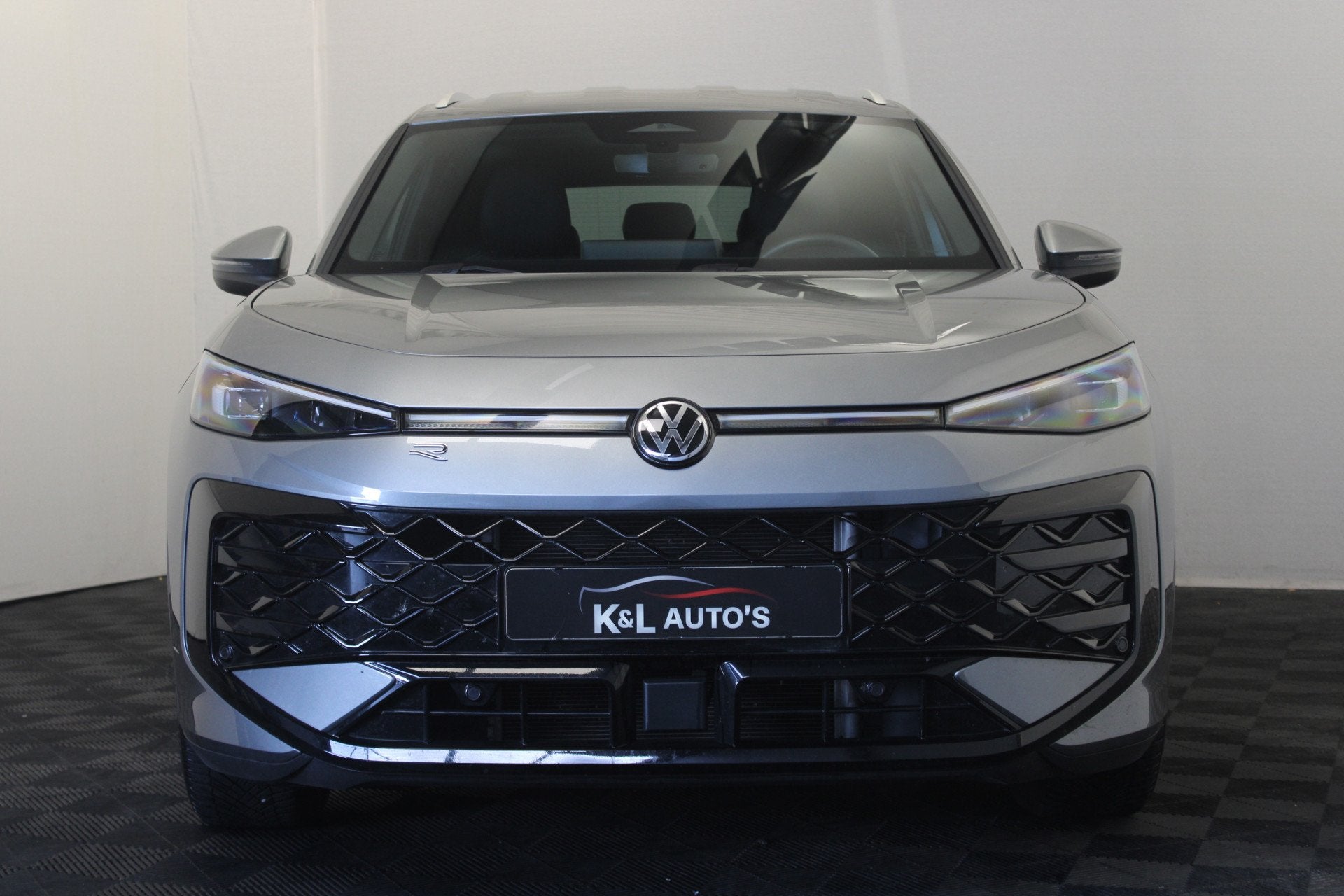Volkswagen T-Roc 1.5 Hybrid R-Line (bj 2026, automaat), Zwart, 4 cilinders, 150 pk, Leder en Stof