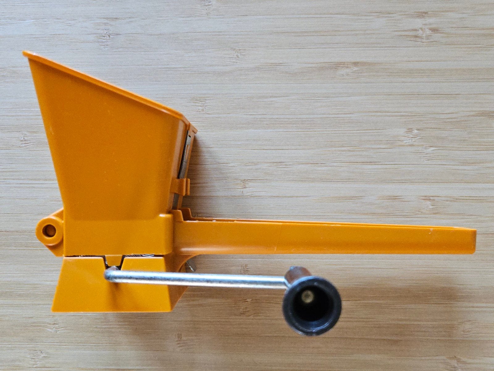 Vintage oranje Mouli(-nex) kruidenmolen/rasp, jaren '70, Ophalen of Verzenden, Huis en Inrichting