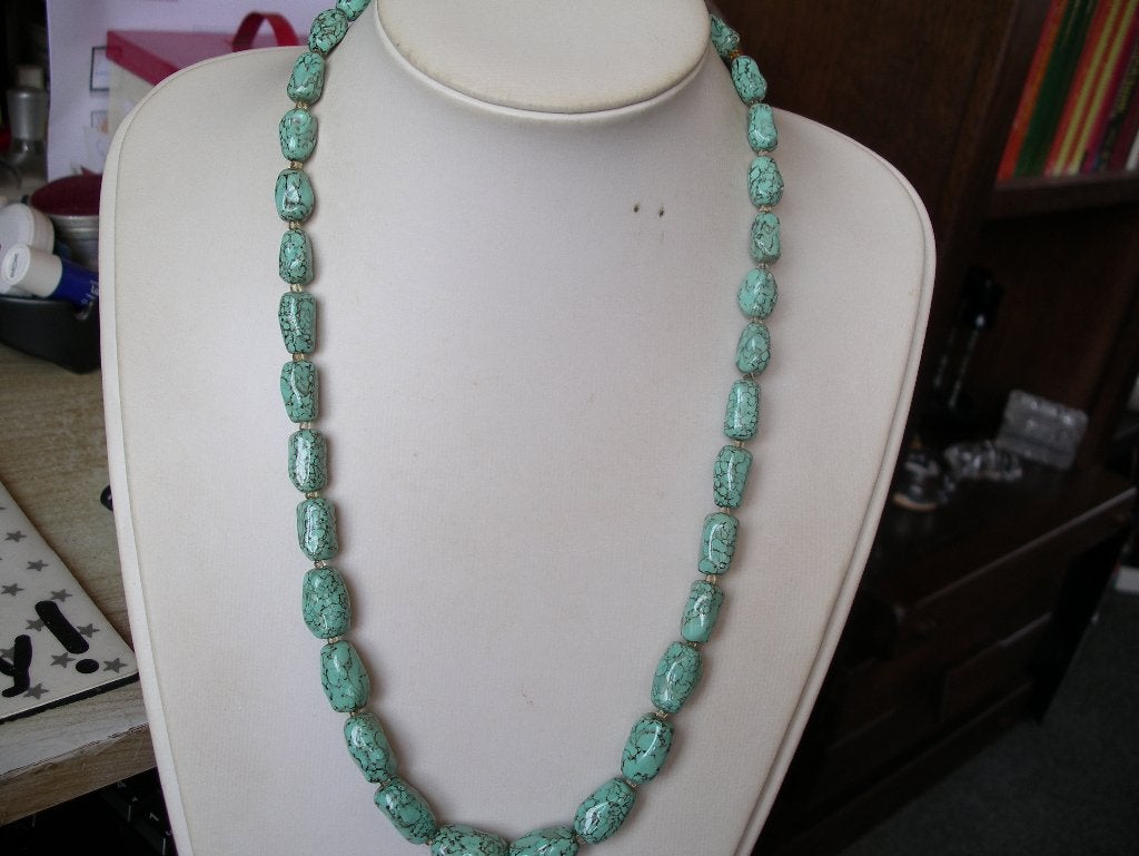Een mooie Lange Turquoise Acryl ketting, Sieraden, Tassen en Uiterlijk, Antieke sieraden, Verzenden, Overige materialen, Ketting