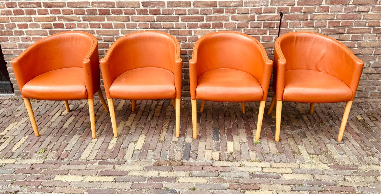 Vintage fauteuils van Antonio Moroso, Nu €150 voor 4 stuks, Huis en Inrichting, Stoelen, Ophalen, Italiaans ontwerp uit de jaren '80