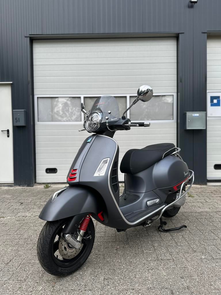 Vespa GTS 300 SuperTech - schadevrij, akrapovic, Motorrijbewijs A, Particulier, Toermotor, Handvatverwarming