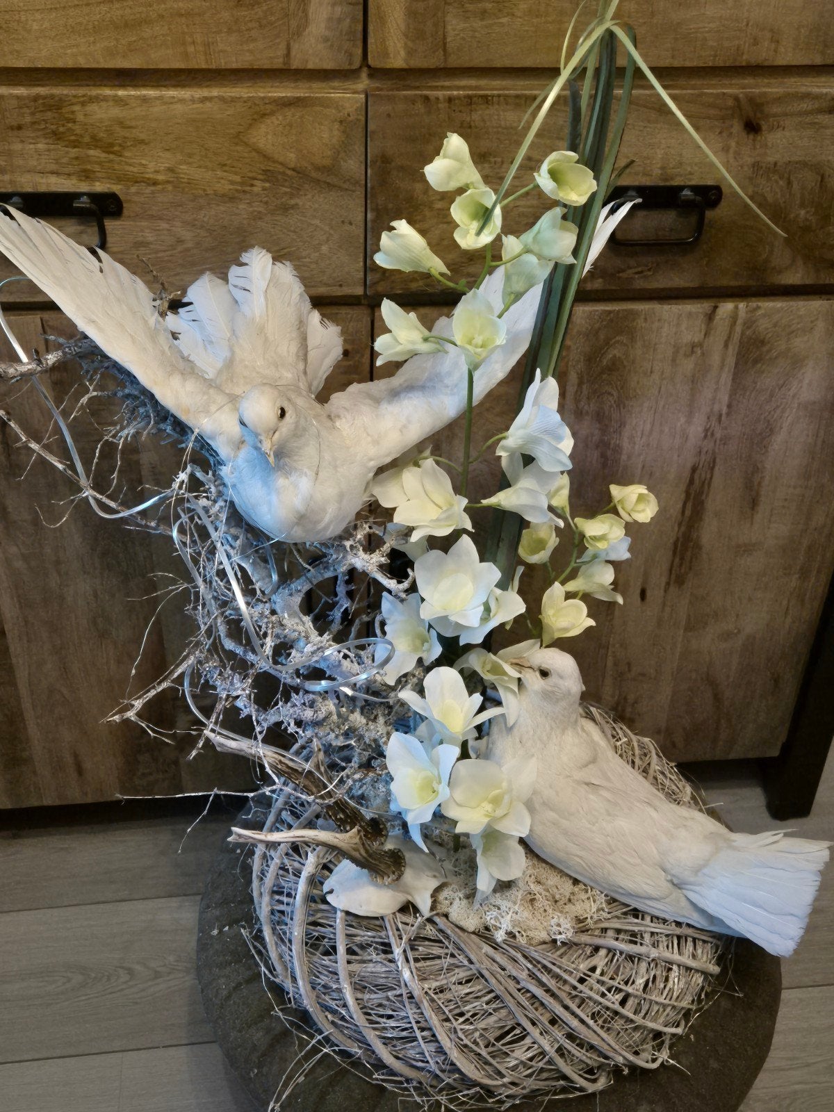 Opgezette brocante witte duifjes., Ophalen, Gebruikt, Vogel, Opgezet dier