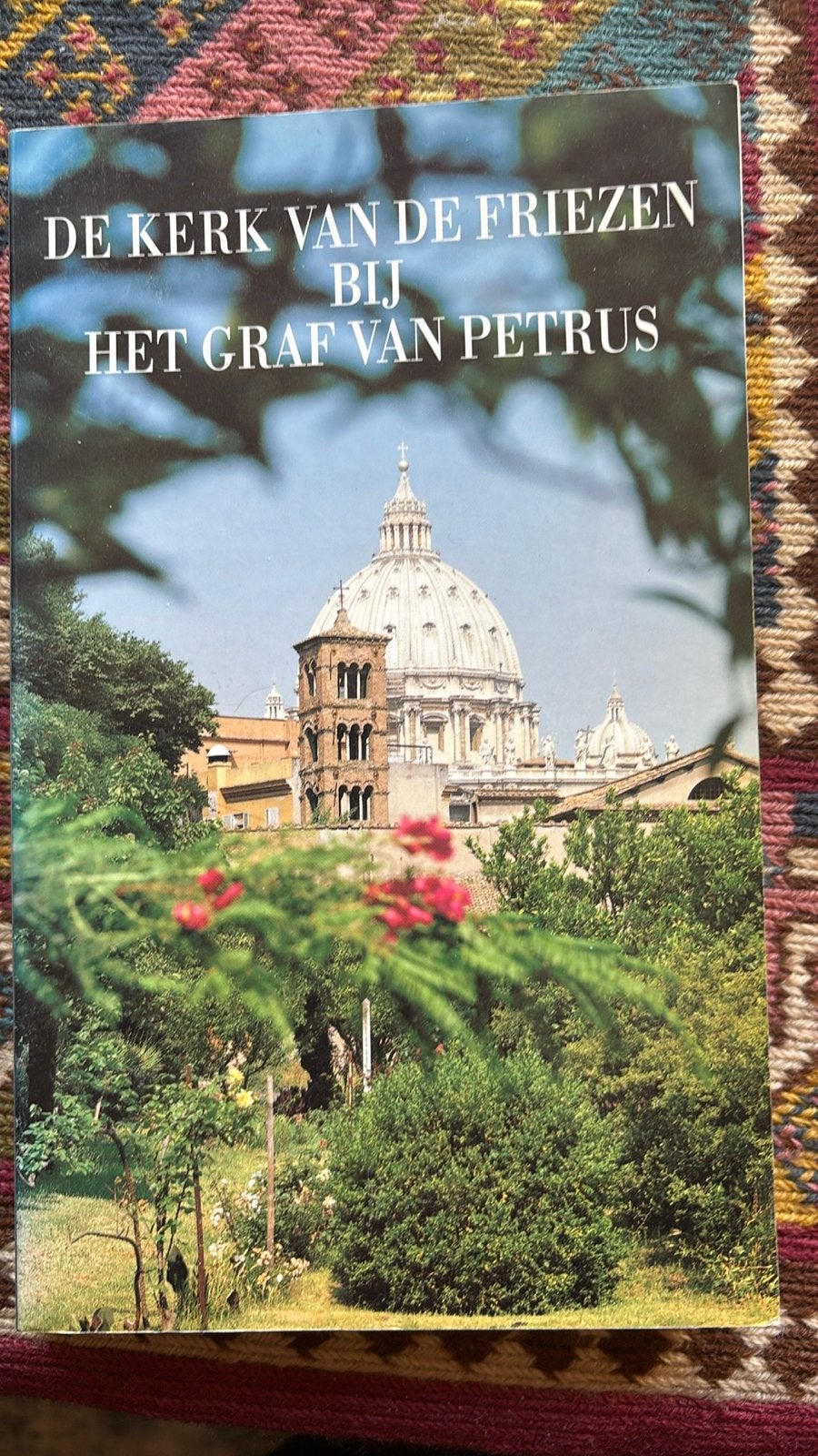 De Kerk van de Friezen bij het Graf van Petrus, Ophalen of Verzenden, Gelezen, Christendom | Katholiek