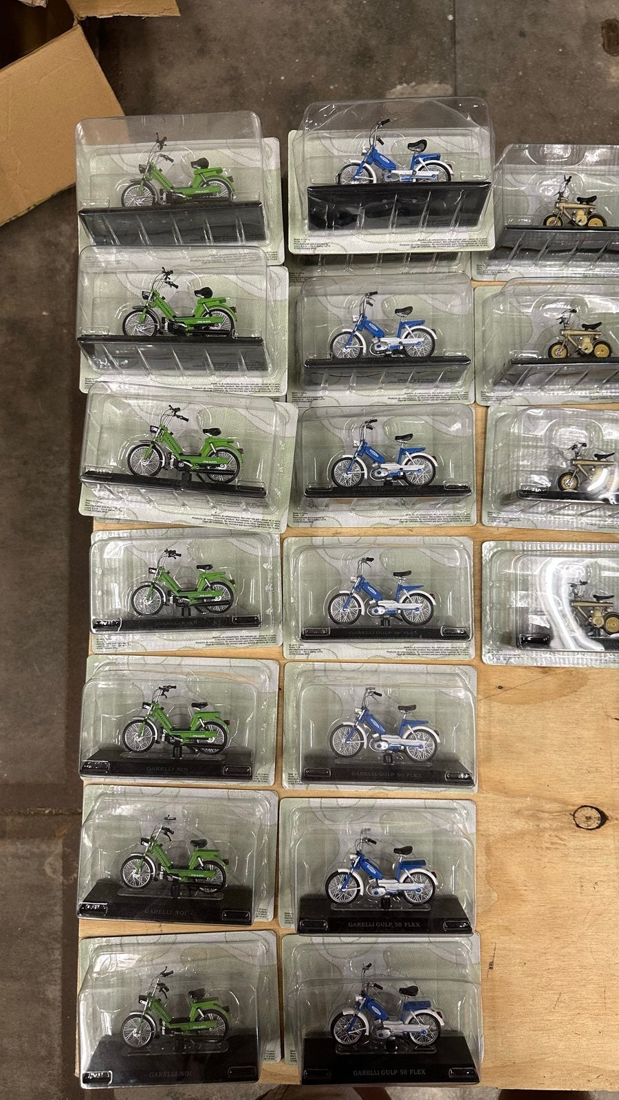 Grote collectie miniatuur bromfietsen en scooters, Ophalen of Verzenden, Nieuw