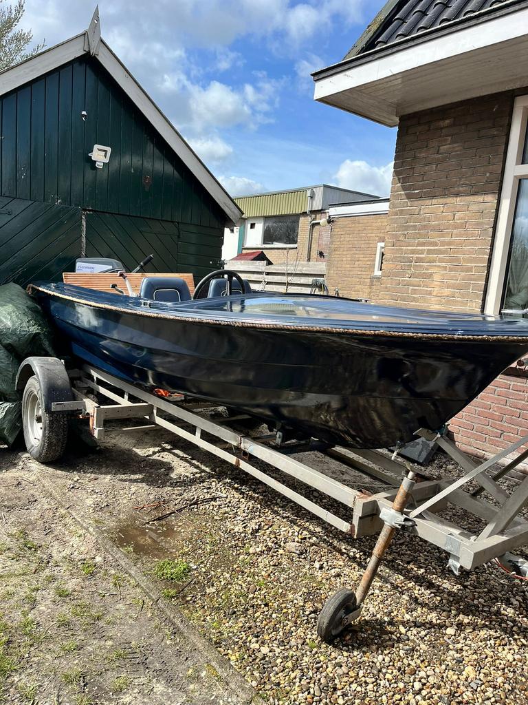 Nette boot met trailer+ 2 motoren, Watersport en Boten, Ophalen, Zo goed als nieuw, Overige typen, Motorboot