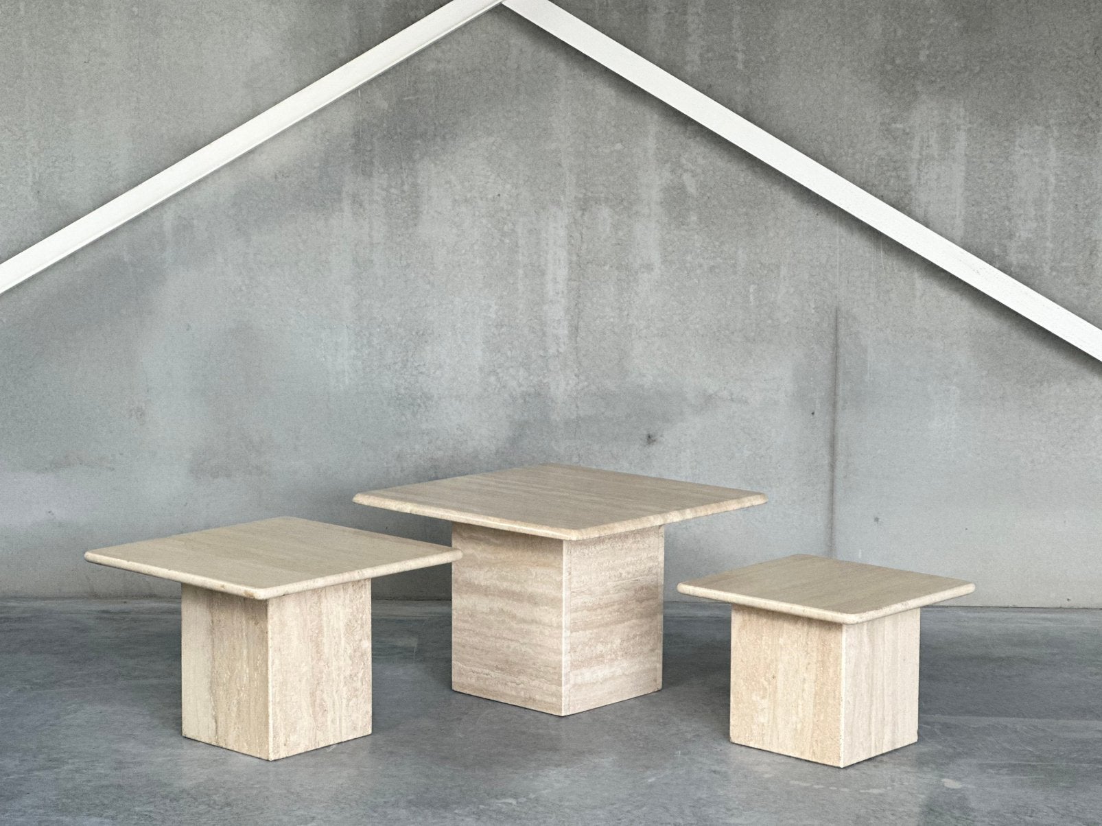 Vintage travertine coffeetable’s, Ophalen