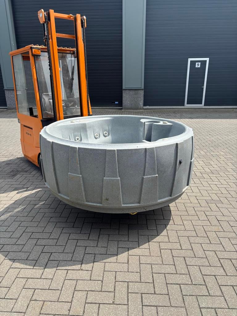 3 defecte jacuzzi's (1 rond, 2 vierkant) - grijs Dreammaker, Ophalen, Gebruikt, Minder dan 80 cm, Overige typen