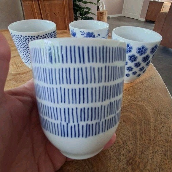 Set van 4 IKEA mokken - blauw/wit met diverse patronen, Huis en Inrichting, Keramiek, IKEA, Ophalen of Verzenden, Zo goed als nieuw