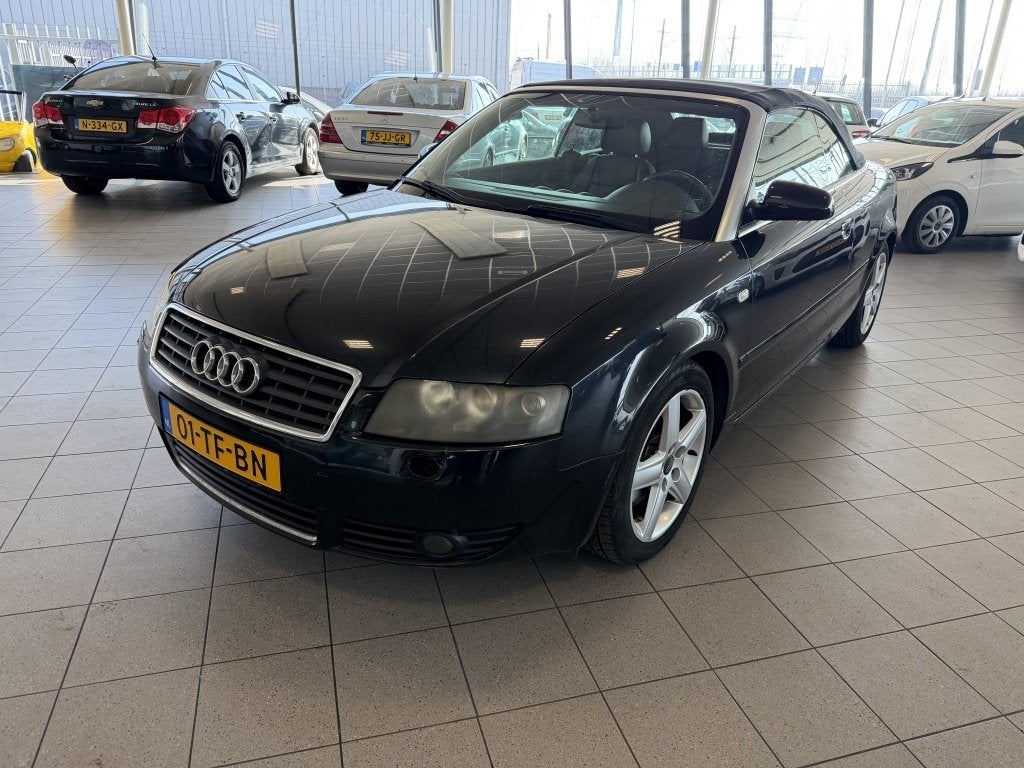 Audi A4 Cabriolet 2.4 V6 Exclusive (bj 2002, automaat), Auto's, Audi, Gebruikt, Cabriolet, 4 stoelen, A4