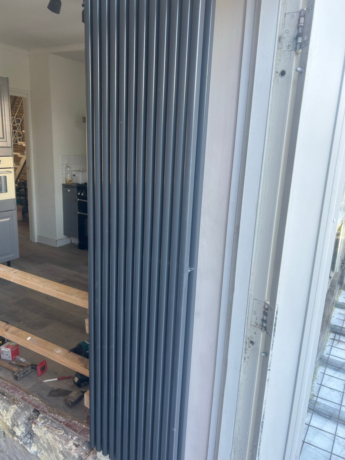 Moderne verticale radiator, antracietgrijs, Doe-het-zelf en Verbouw, Verwarming en Radiatoren, Ophalen, Gebruikt, Radiator, Minder dan 60 cm