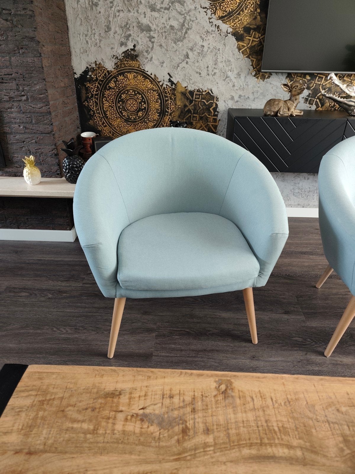 Set van 2 lichtblauwe stoelen met houten poten, Ophalen, Twee, Blauw, Zo goed als nieuw