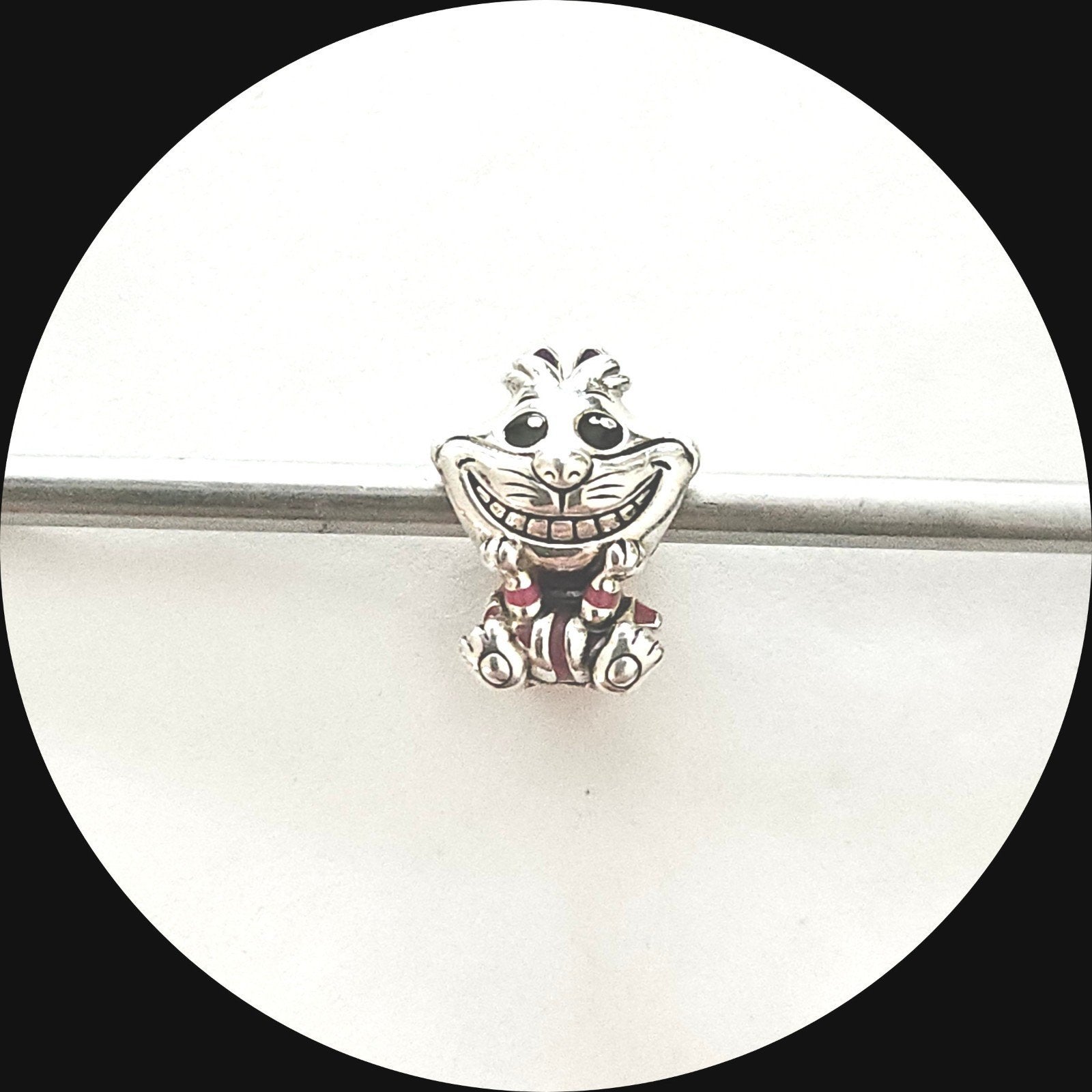 Pandora Disney Cheshire Cat 798850C01 / roze retired, Pandora, Ophalen of Verzenden, Zo goed als nieuw, 1 bedel