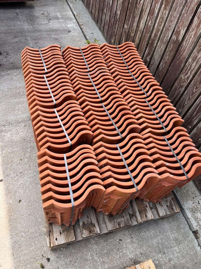 NIEUW • 98 stuks Monier 6 OVH Dakpannen Keramisch Natuurrood, Ophalen, Steen of Klei, Nieuw, 15 m² of meer