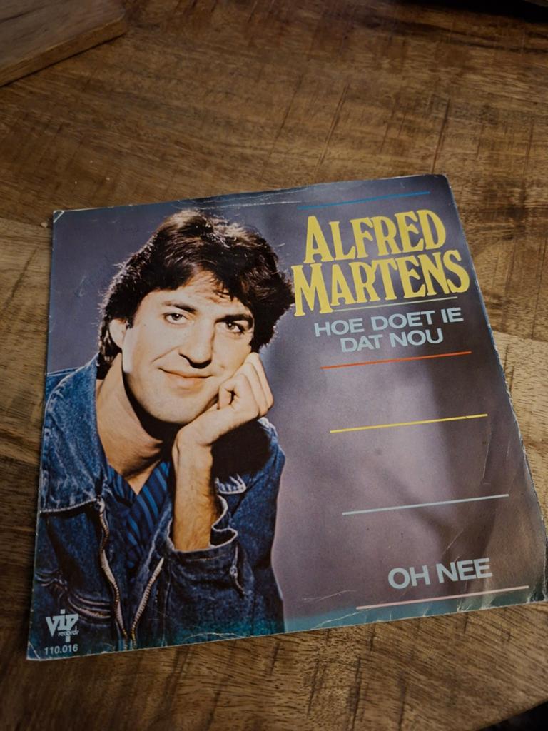 Alfred martens  / hoe doet ie dat nou, Ophalen of Verzenden, Zo goed als nieuw, Nederlandstalig