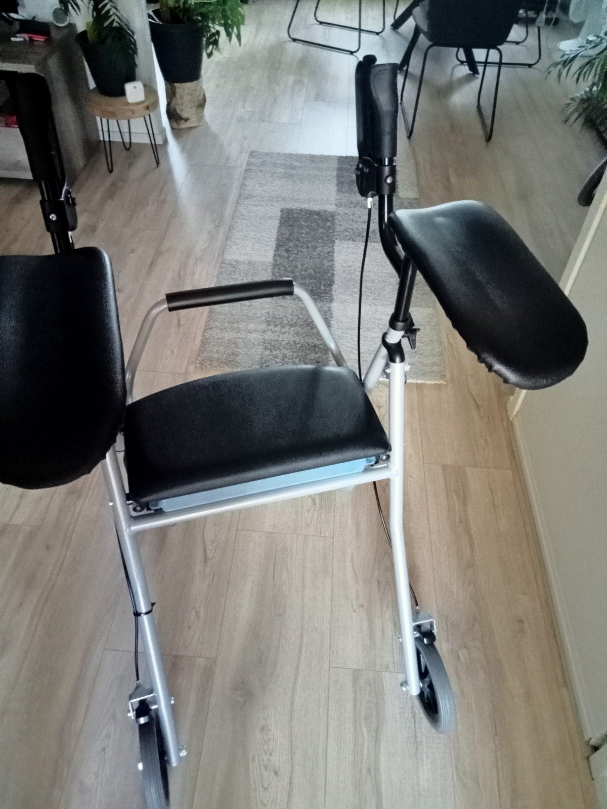 Rollator met armleuningen, Diversen, Ophalen, Opvouwbaar, Zo goed als nieuw