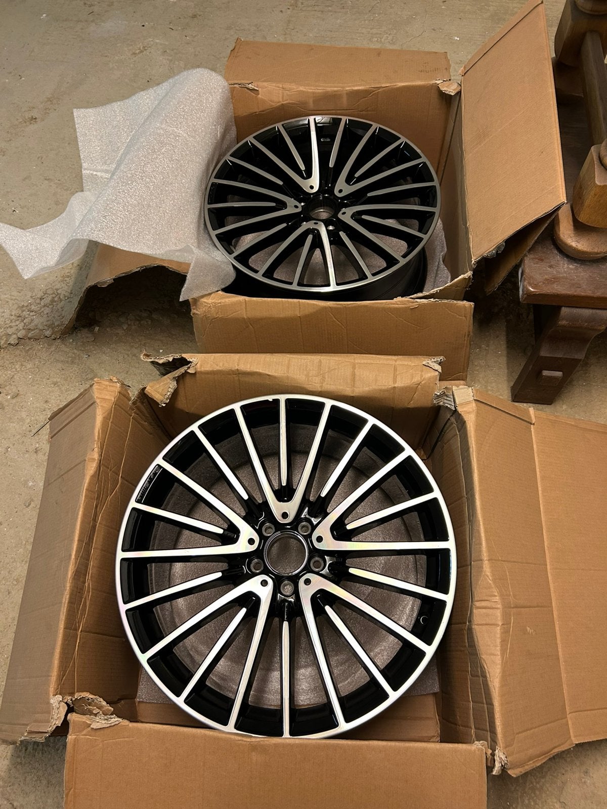 2 X nieuwe Mercedes AMG velgen 21 inch velgen 395 € per stuk, Auto-onderdelen, Velg(en), 285 mm, Nieuw, Personenwagen